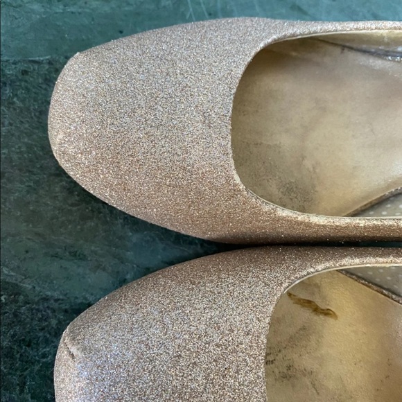 Gold Heels - Picture 4 of 5